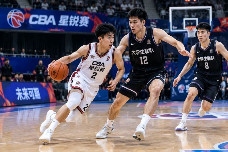 星锐二年级vs大学生联队：星锐内线优势明显，大学生联队外线火力成变数